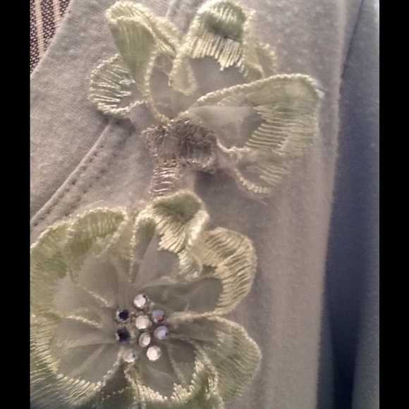 FREE 🐞🐞Fashion Bug Top🐞🐞with any purchase FREE - Picture 3 of 7
